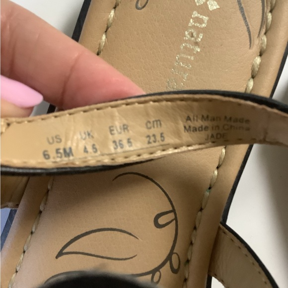 Naturalizer Jade cutout thong sandals - Picture 8 of 11